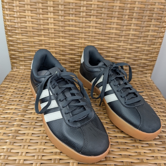 Adidas Black and White Skate Sneakers Shoes Gum Sole Size 8 - Picture 2 of 16